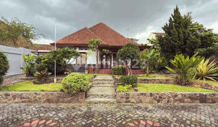 Rumah vintage klasik luas 968m2 jl tumenggung suryo blimbing Rumah vintage klasik luas 968m2 jl tumenggung suryo blimbing