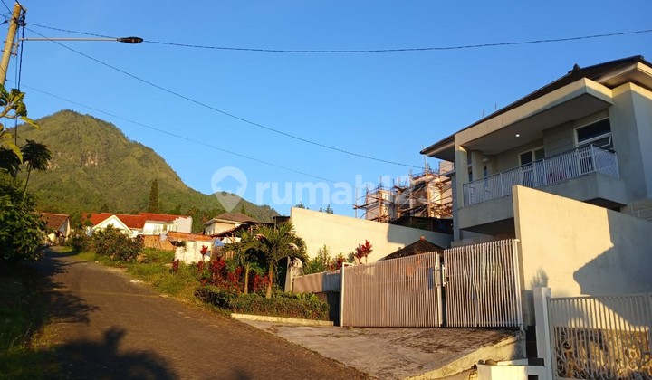 Modern villa house ready to occupy in Panderman Hills Batu area.