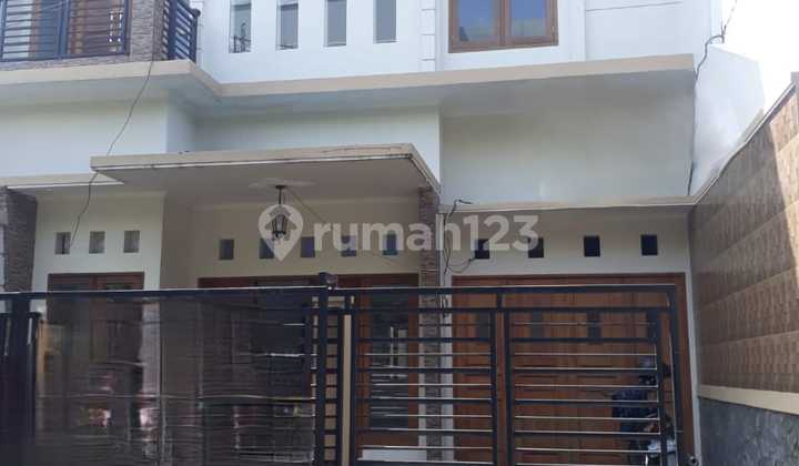 Rumah 2 Lantai Luas 180M2 Siap Huni Area Sawojajar