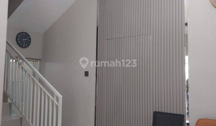 Rumah Minimalis 2 Lantai Semi Furnished Sumbersekar Dau 2