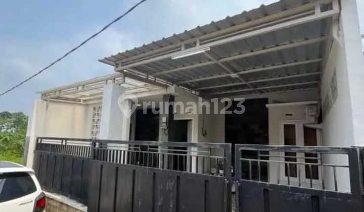 Minimalist house ready to occupy, Istana Bandara Pakis Housing Estate.