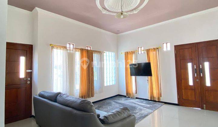 Rumah Vila Homestay Hook 2 Lantai Semi Furnished Area Batu 2