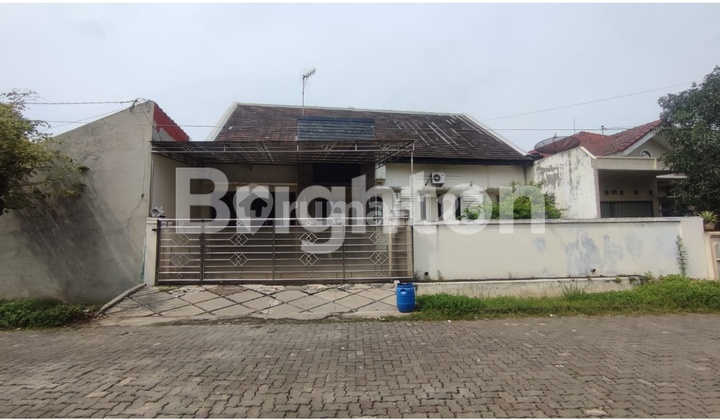 RUMAH STRATEGIS DI LINGKUNGAN PERUMAHAN EKSEKUTIF SEMARANG BARAT 1