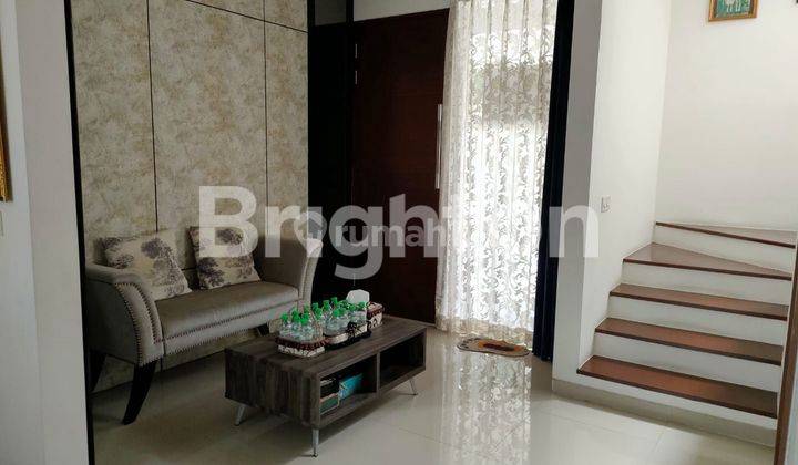 RUMAH 2 LANTAI FURNISHED STRATEGIS DI PERUMAHAN GRAHA NATURA SURABAYA BARAT 2