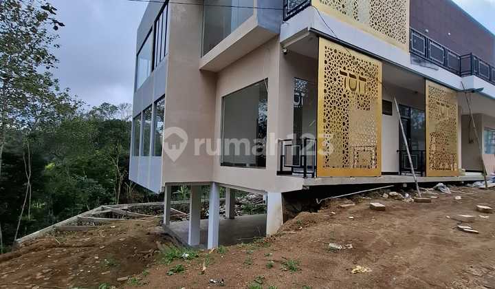 Tanah Luas + Bangunan Gedung Lokasi Pinggir Jalan Propinsi- Sumowono Bandungan Kabupaten Semarang