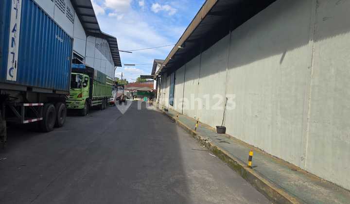 Warehouse on Tangerang Main Road, 2 km from Bitung toll gate, Area 25,000 m², Price: 10.25 M/year Warehouse on Tangerang Main Road, 2 km from Bitung toll gate, Area 25,000 m², Price: 10.25 M/year