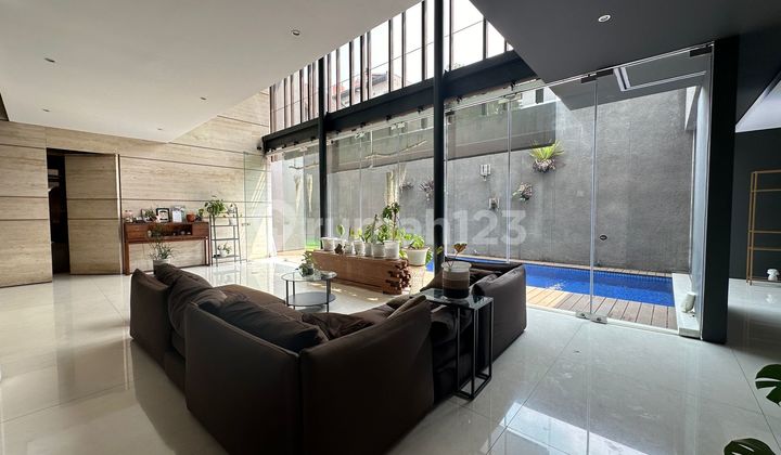 Rumah mewah di Panglima Polim,Kebayoran,Luas:373m,3 lantai,Harga:30 M nego 1