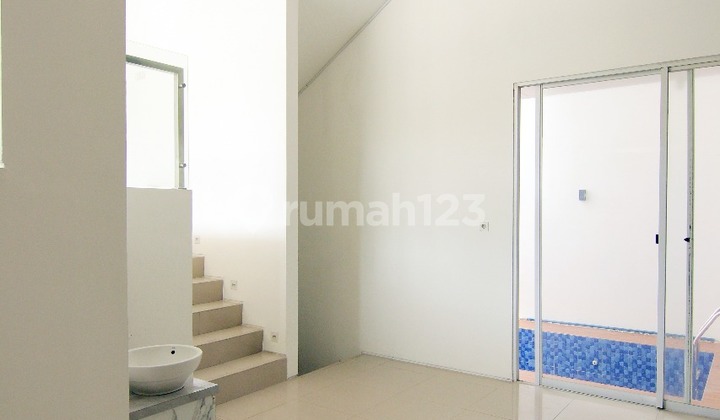 House in Citra 8 Cluster Aeroworld, size 8x15m², with swimming pool. 2