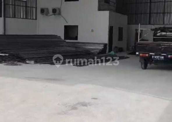 Warehouse in Pasar Kemis, Tangerang, land area 430m², accessible for 20ft containers. Warehouse in Pasar Kemis, Tangerang, land area 430m², accessible for 20ft containers.
