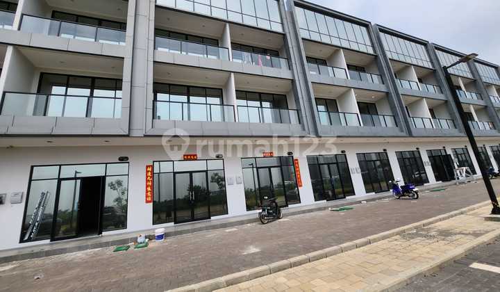 For Rent: Shop House in Mega Kuningan, PIK 2, Size 4.5x18m, 3 floors, brand new, Price: 135 million/year For Rent: Shop House in Mega Kuningan, PIK 2, Size 4.5x18m, 3 floors, brand new, Price: 135 million/year