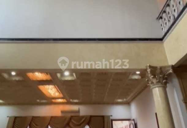 House in Permata Buana, boulevard, hook, land area 565m², SHM, Price 30 M Negotiable 2