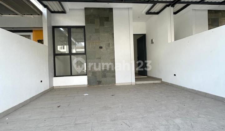 Brand New House in Metland Puri, Land Area 5x20m², Facing East 2