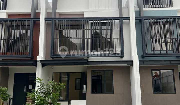 Dijual Rumah di Leonora Symphonia Gading Serpong, Lt.6x12m2, Harga : 2,2M Nego
