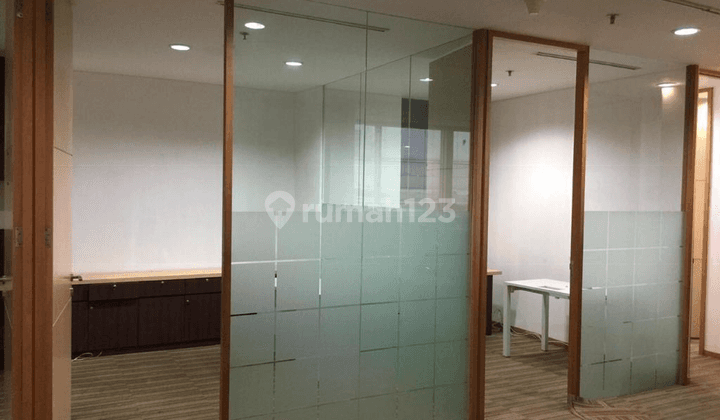 Disewakan Office di Menara Sudirman, Luas 300m, Harga 220 Rb Per Meter 2