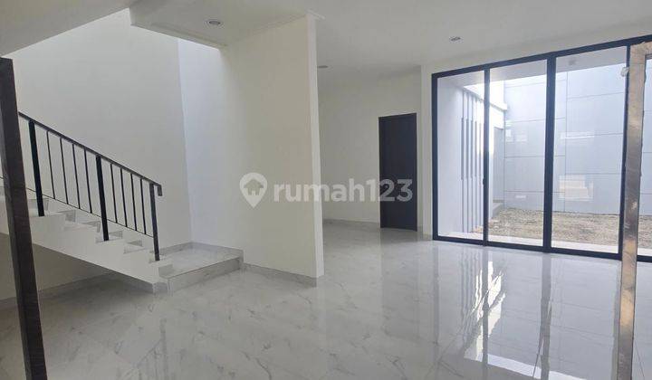 Dijual rugi rumah di Permata Hijau Residence,Pik 2,Uk 8x20,over kredit,Harga:5,5 M 2