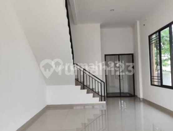 Disewakan Rukan Green Village Dekat Green Lake, Ukuran 4,5X15m2, Harga : 130 Juta/Tahun Disewakan Rukan Green Village Dekat Green Lake, Ukuran 4,5X15m2, Harga : 130 Juta/Tahun