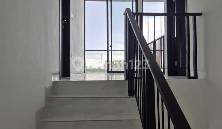 Disewakan Rumah di Villa Pasir Putih 5 Pik2, Uk.8x20m2, Harga : 210 Juta/Tahun 2