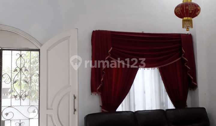 For Sale 2.5-Story House in Cipondoh, Land Area: 107m2, Price: 1.7M Slightly Negotiable