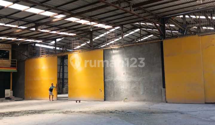 For Rent Warehouse in Kav DPR, Cipondoh, Land area 3200 m², can accommodate 40 ft container, Price: 1.5 B/year
