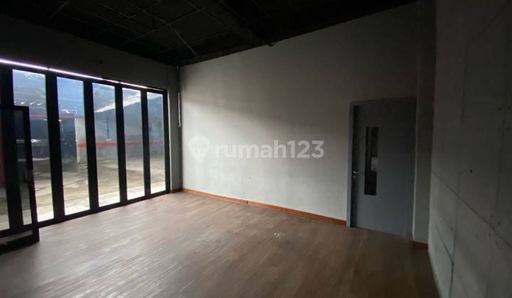 Bangunan di jalan raya kemanggisan,strategis,Luas tanah 1040m,Harga:550 jt/thn exc pph 2