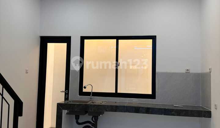 Dijual Rumah di Tanjung Duren Barat, Uk.3.5x19.2m2, Harga : 2.750M Nego