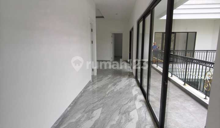 For Sale Minimalist Luxury House in Riverpark Sector 8 Bintaro, Land Area: 440m2, Price: 15.5M Negotiable 2