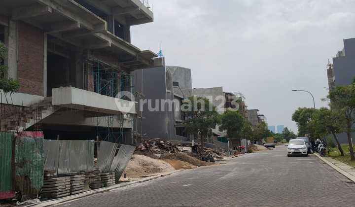 Plot in Bukit Danau Indah, PIK 2, prime location, size 10x30m, price: 25 million/m negotiable.