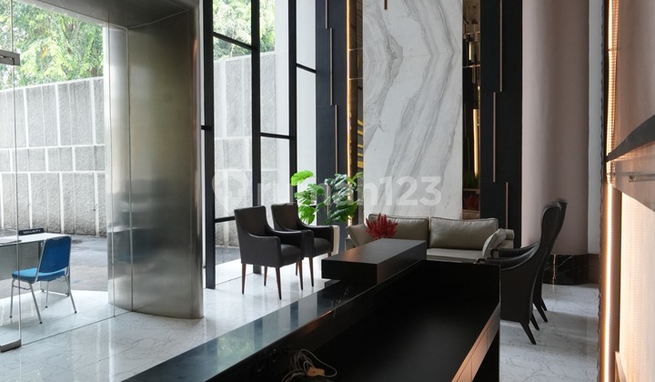 Kantor siap pakai di jln Panjang,JakBar,Luas 3500m,6 lantai,semi furnish,Harga:63 M nego