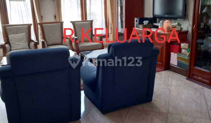 For Sale Well-Maintained House in a Lush Environment on Soekarno Hatta 2