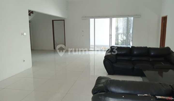 Nice House with Swimming Pool in Arcamanik 2