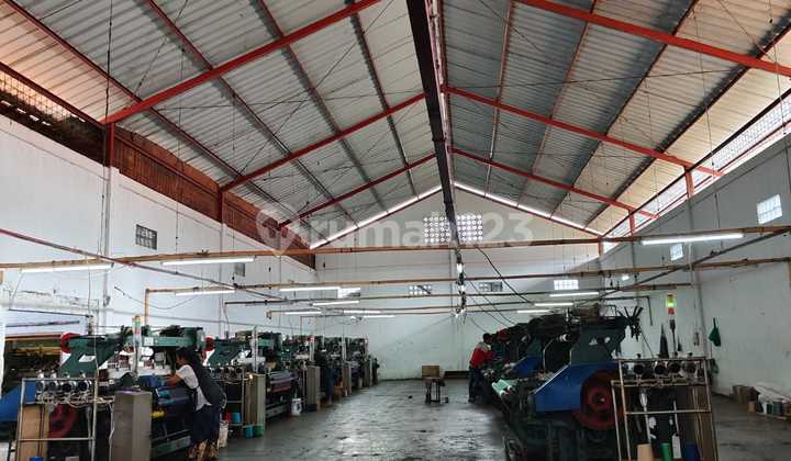 Pabrik Tenun Beserta Mesinnya di Majalaya