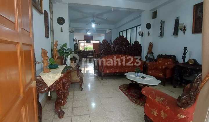 Cheap Vintage House with Commercial Space in Kosambi