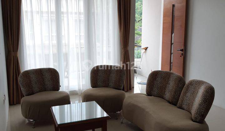 Disewakan Rumah Bagus Di Cisitu Bandung 1