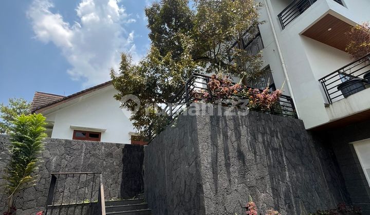 Rumah Villa Mewah Full Furnished Di Setiabudi Regency