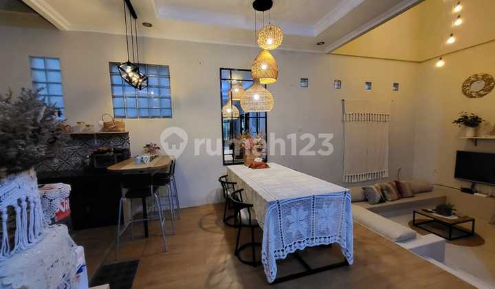 Rumah Nuansa Ethnic di Taman Kopo Indah 3 2