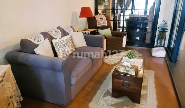 Rumah Cantik BSD City Dekat Pintu Tol BSD Semi Furnished