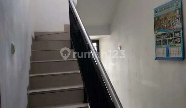 Cottage house near Bintaro and Adam Malik bus stop.