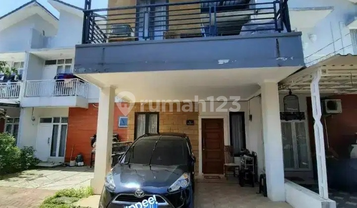 Beautiful 3-Story Cluster House Near Transmart Graha Raya Beautiful 3-Story Cluster House Near Transmart Graha Raya