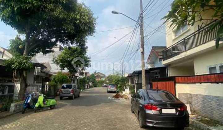 Graha Raya Bintaro complex house near Parigi toll road, move-in ready.