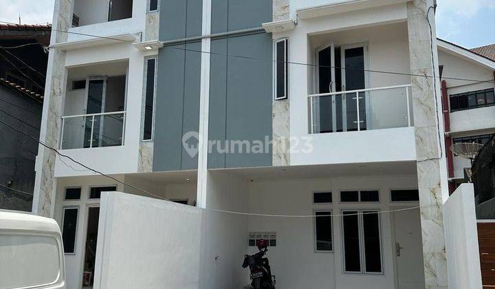 Rumah Murah 3 lantai Dekat Salemba 1