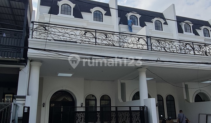 Classic House In Taman Solo Cempaka Putih 2