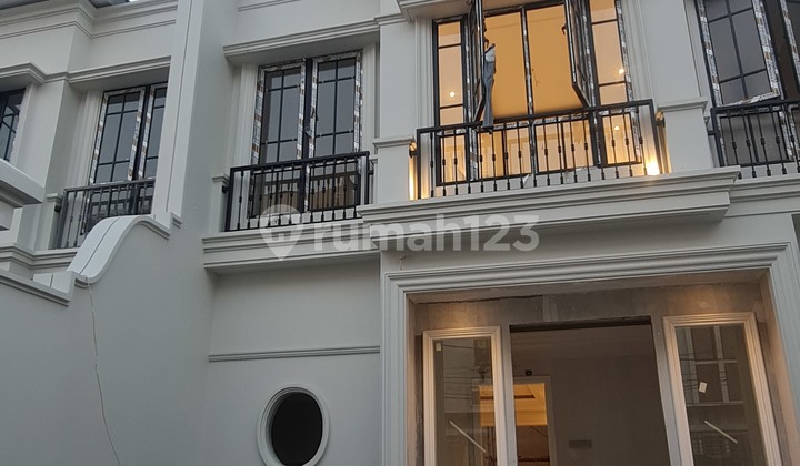 Rumah American Classic Di Cempaka Putih Tengah 2