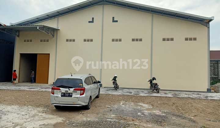 Gudang siap pakai bangunan baru jalan cor lebar 16 an meter bisa dilewati tronton akses ke tol dekat letak strategis 3