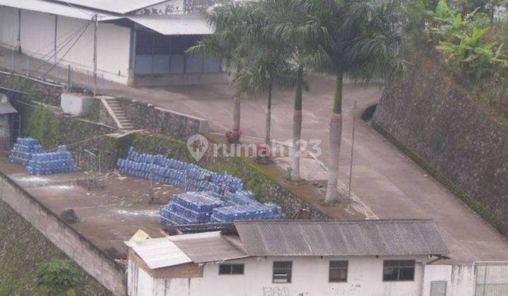 Pabrik AMDK masih aktif ,dg 2 sumber air melimpah dari gunung salak,beserta seluruh asset dan managementnya ,SHM ,IMB lokasi dekat Tol BOCIM ,akses truk dobel ban ,fuso ,merk sendiri.Patner maclon dg merk ternama,perijinan lengkap ,mesin handal,parkir lua 6