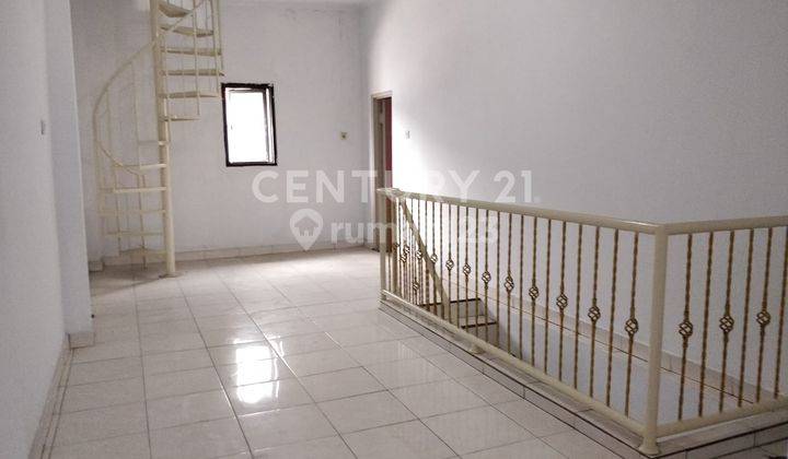 Dijual Murah Rumah 2 1/2 Lantai Di Makaliwe  2