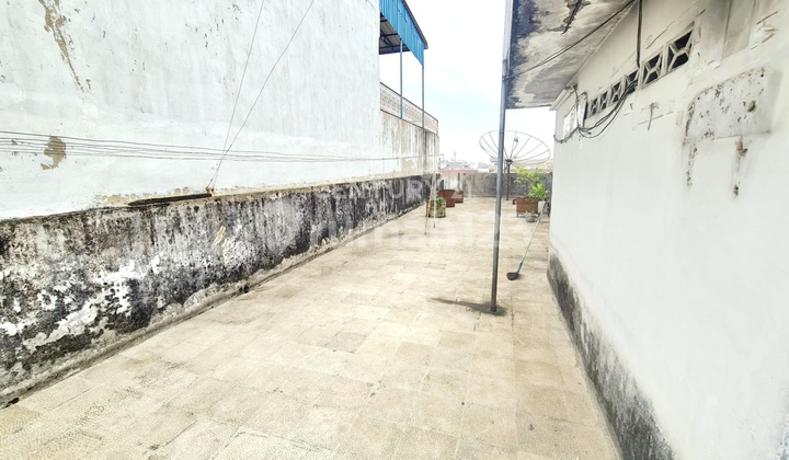Strategic Shop House in Front of Horas Market North Sumatra Fully Furnished 2