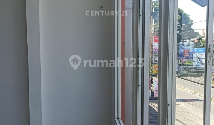 Strategic Commercial Building in Seturan Square Business Area, Sleman