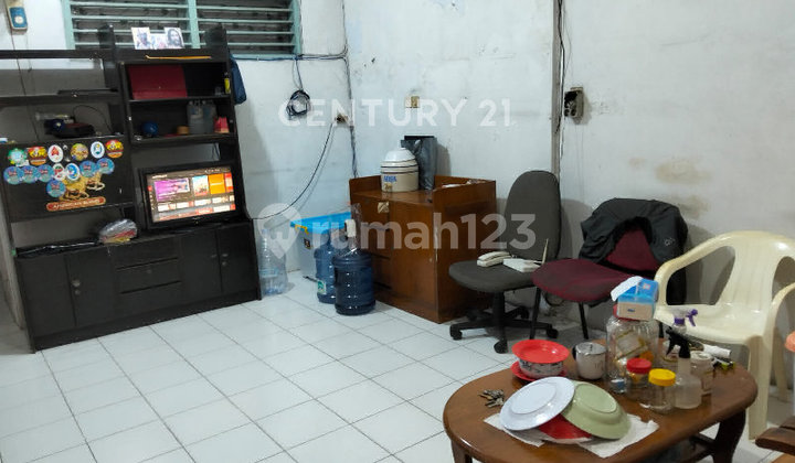 Rumah Mungil Bebas Banjir Dekat Pusat Niaga