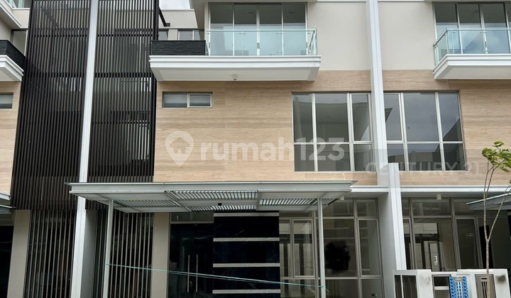 Luxury House with Golf and Lake View in PIK