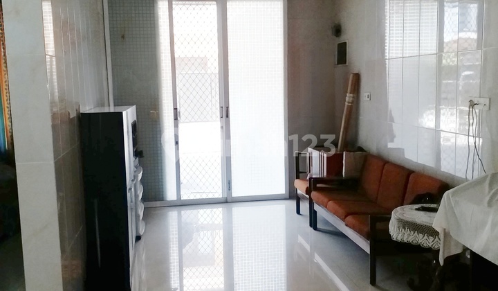 Rumah 3 Lantai Taman Palem Lestari Dekat Dengan Mal 